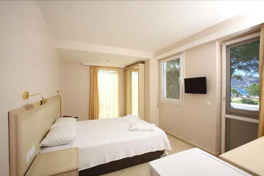 Catamaran Hotel 2*