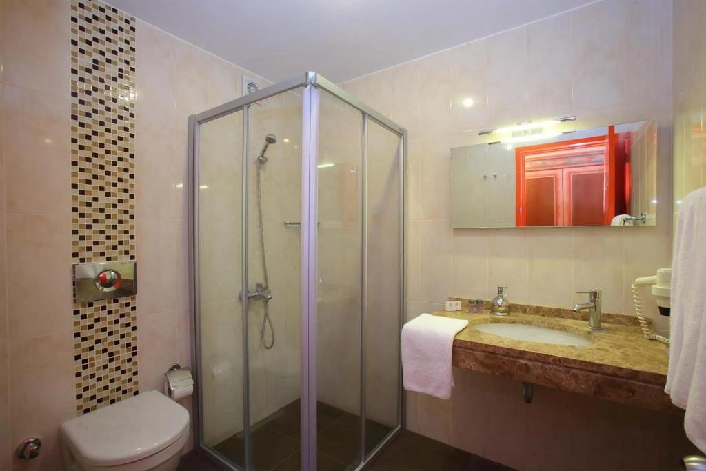 Catamaran Hotel 2*