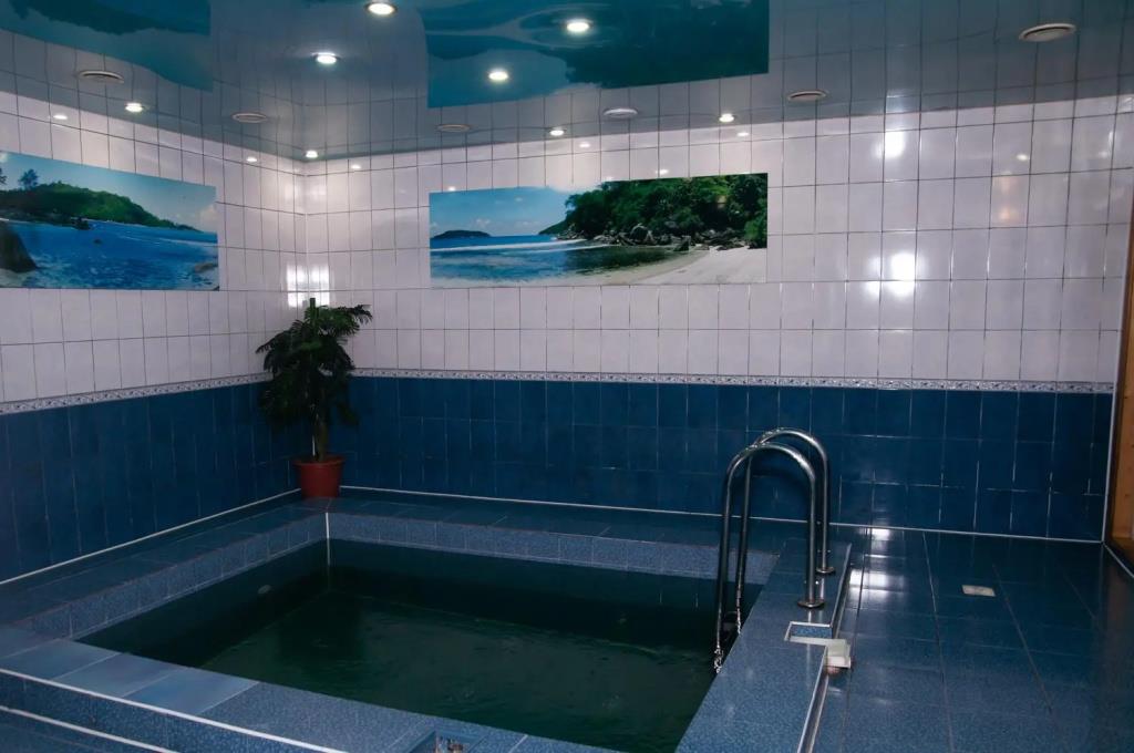 Shakhtyor Hotel 1*