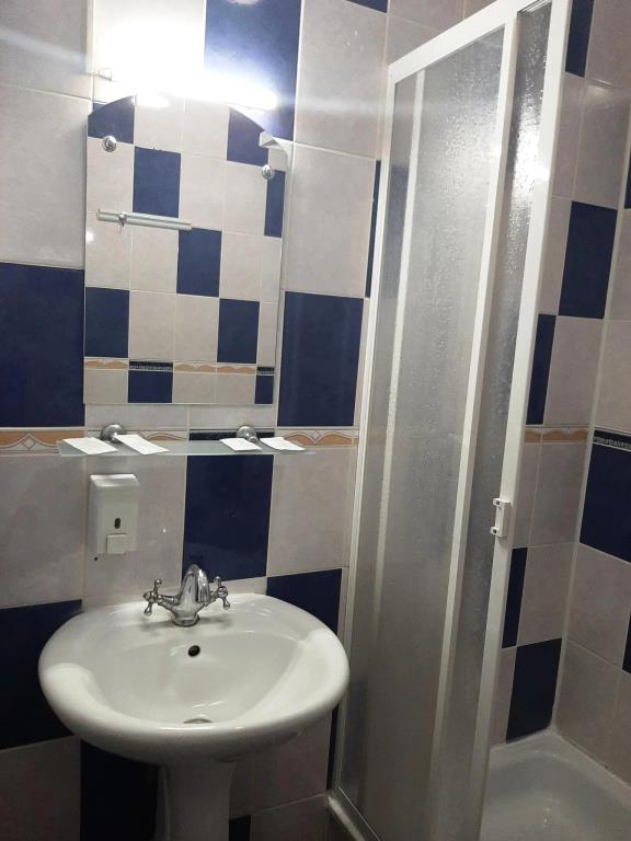 Shakhtyor Hotel 1*