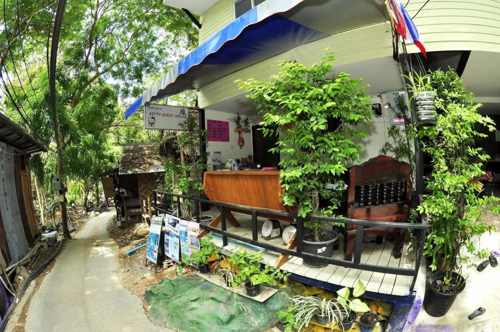 Kitty Guesthouse 2*