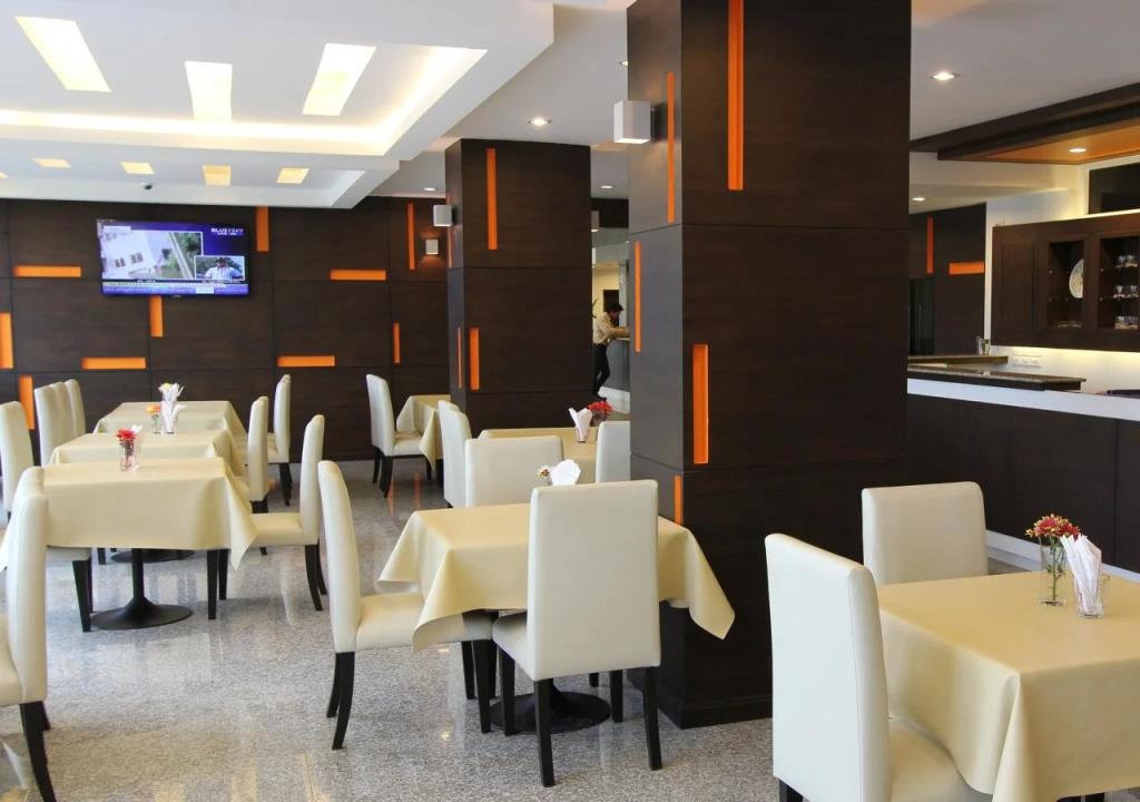 S Tara Grand Hotel 3*