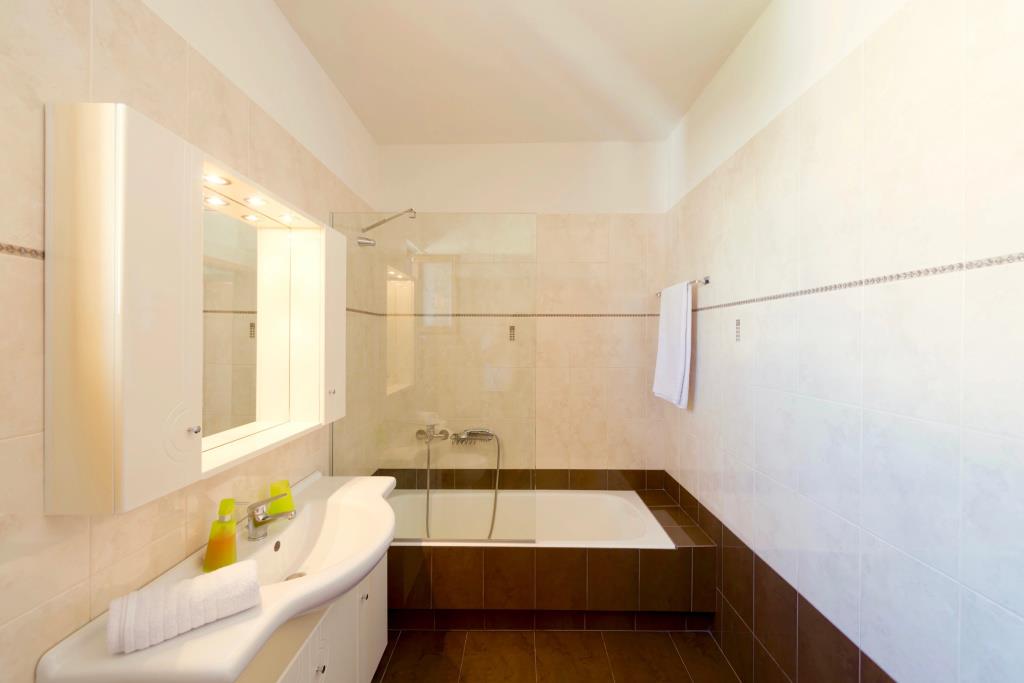 Villa Avra 0*