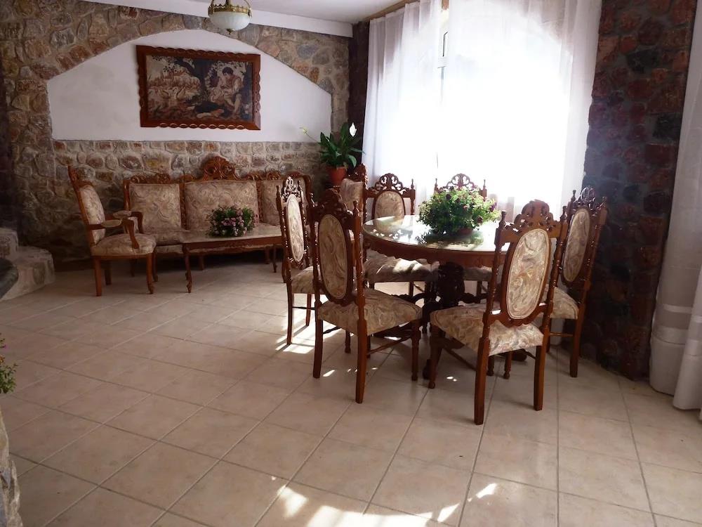 Atalos Suites 0*