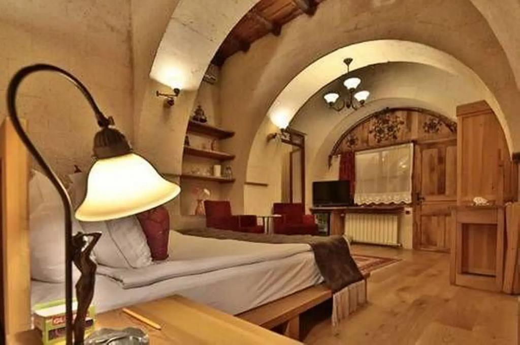 La Casa Cave 0*