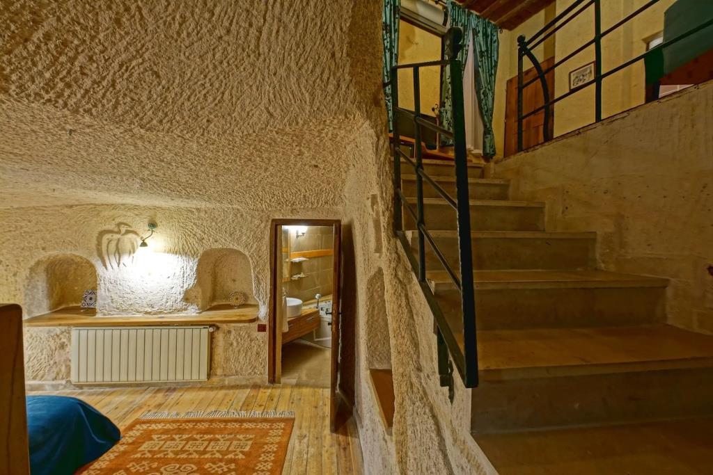 La Casa Cave 0*