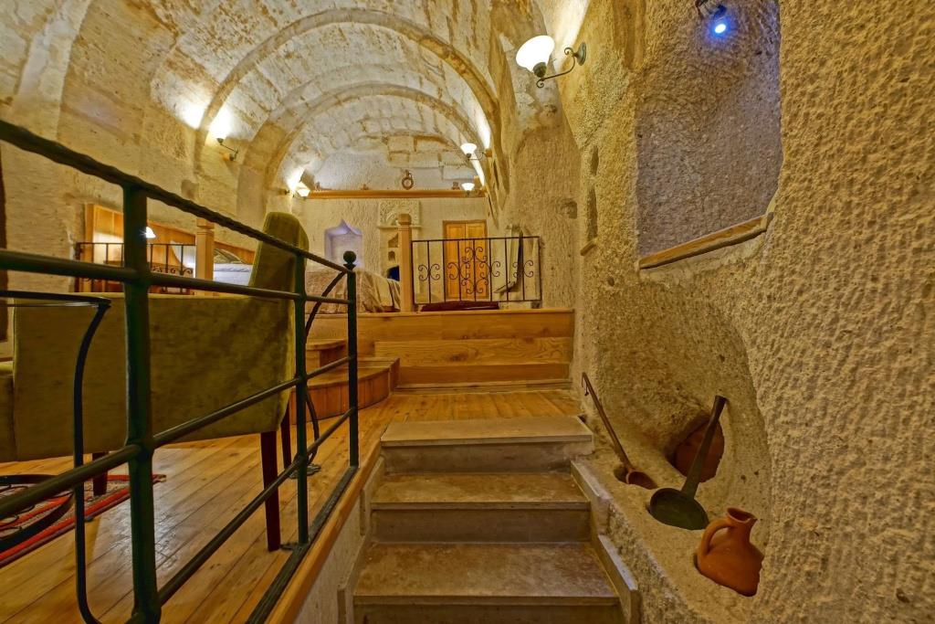 La Casa Cave 0*