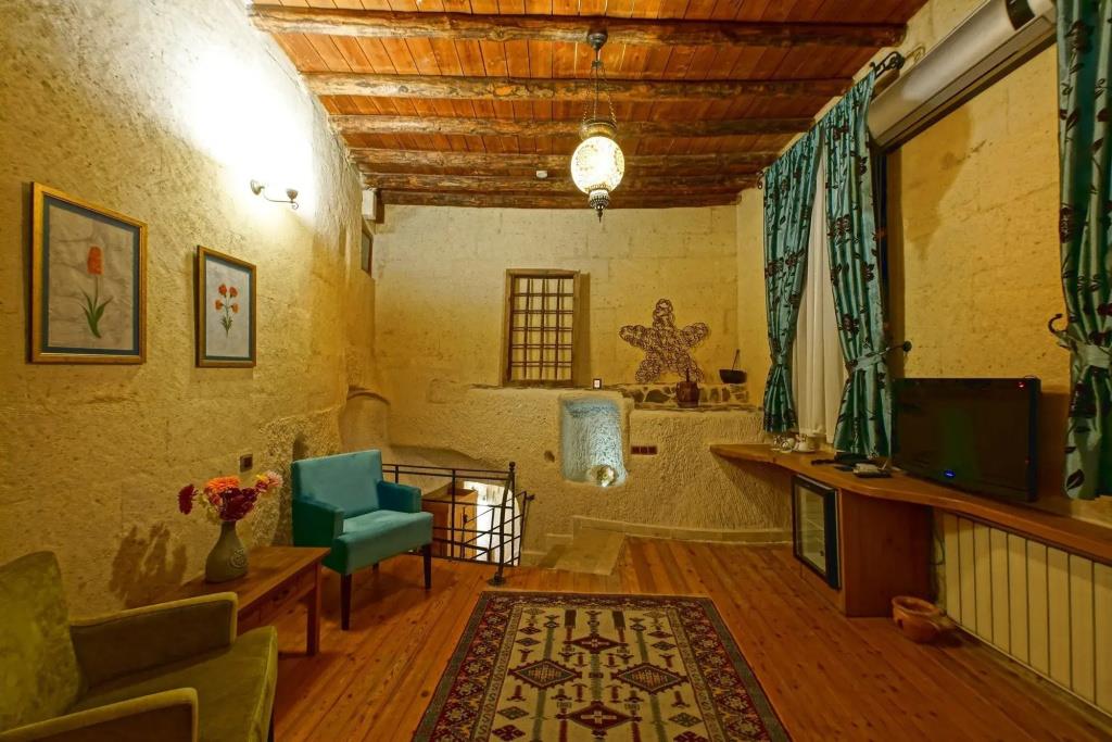 La Casa Cave 0*