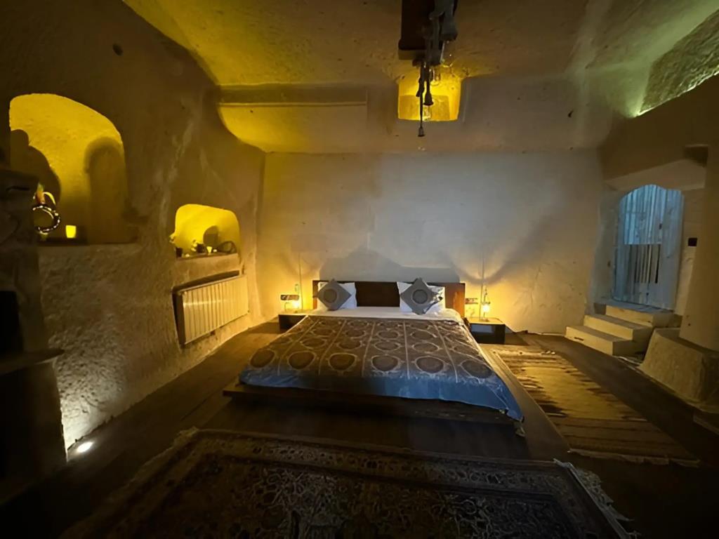 La Casa Cave 0*