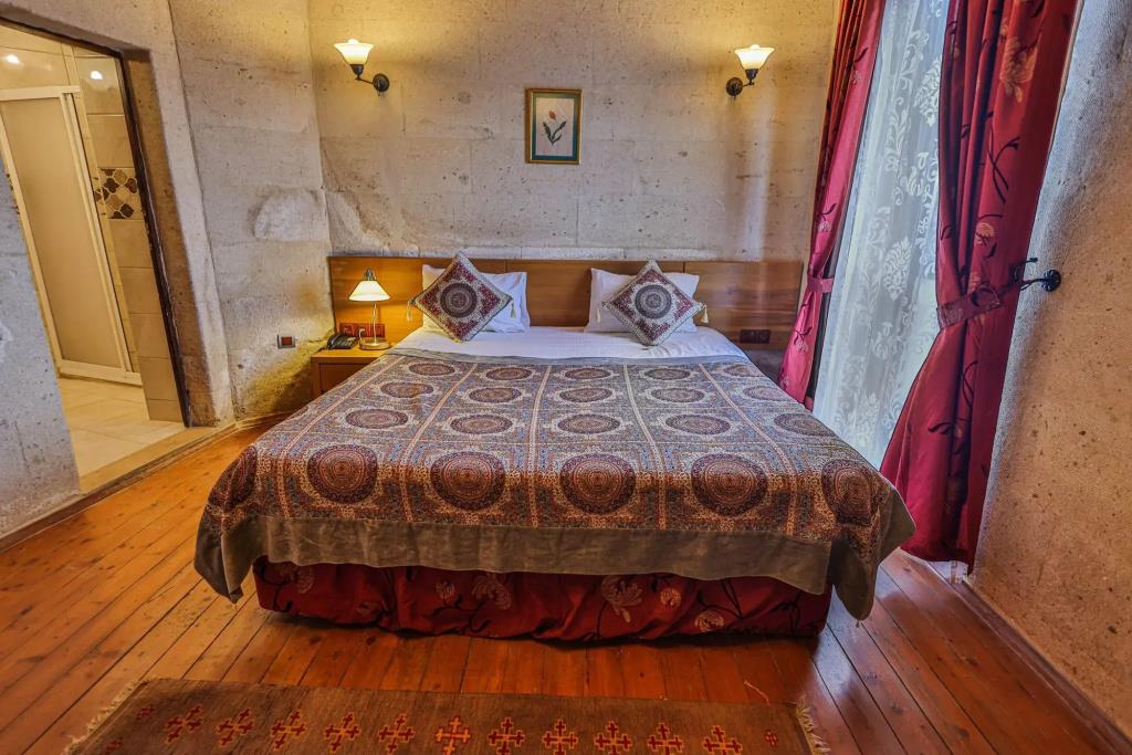 La Casa Cave 0*