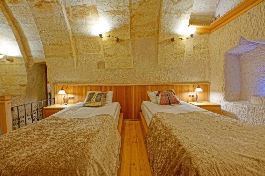 La Casa Cave 0*