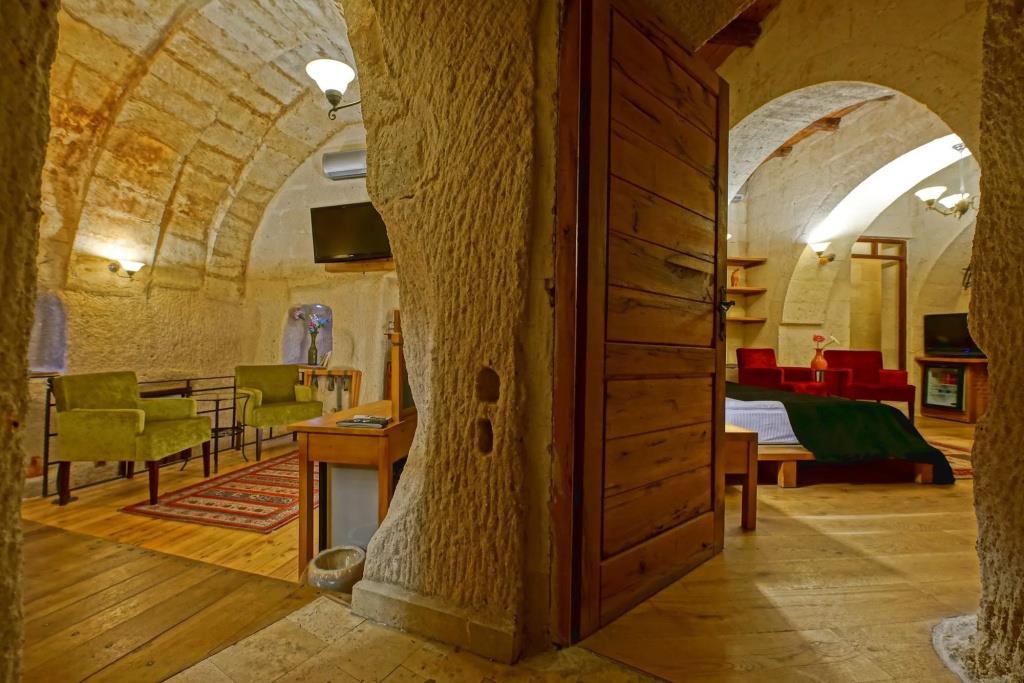La Casa Cave 0*
