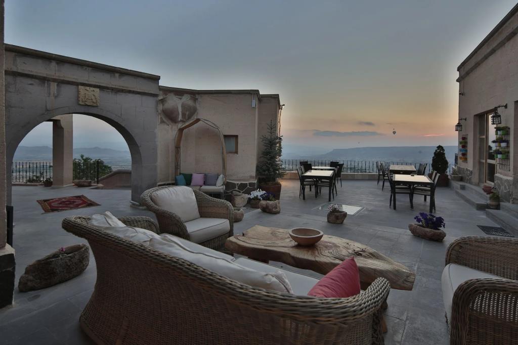 La Casa Cave 0*