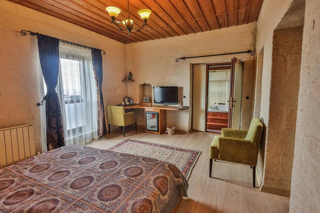 La Casa Cave 0*