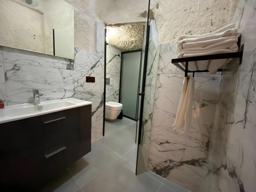 La Casa Cave 0*