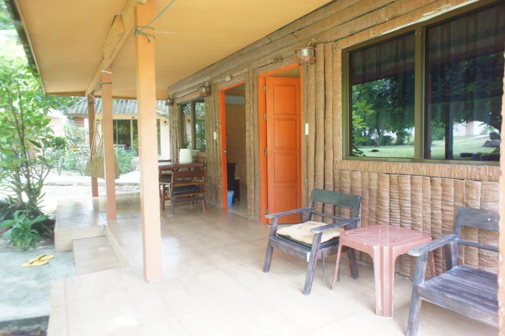 Lamai Chalets 2*