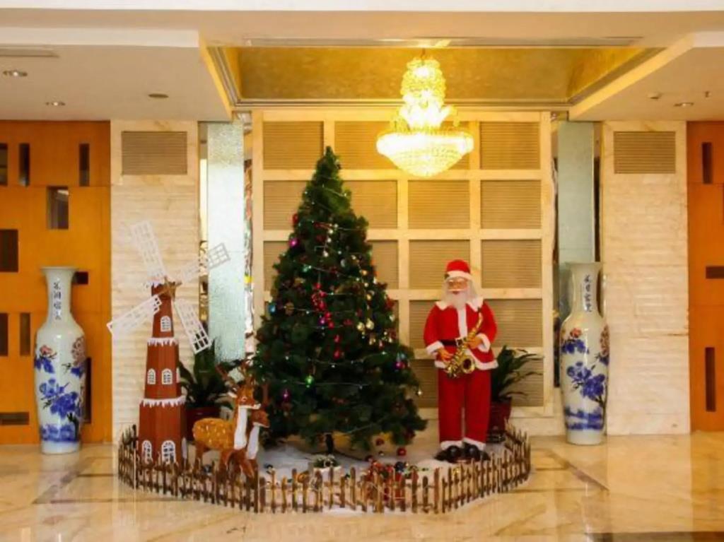 Guangzhou Asia Hotel 3*