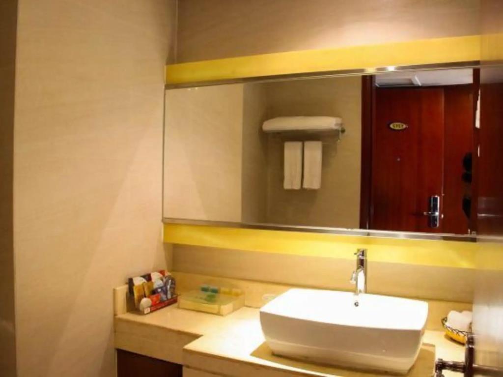 Guangzhou Asia Hotel 3*