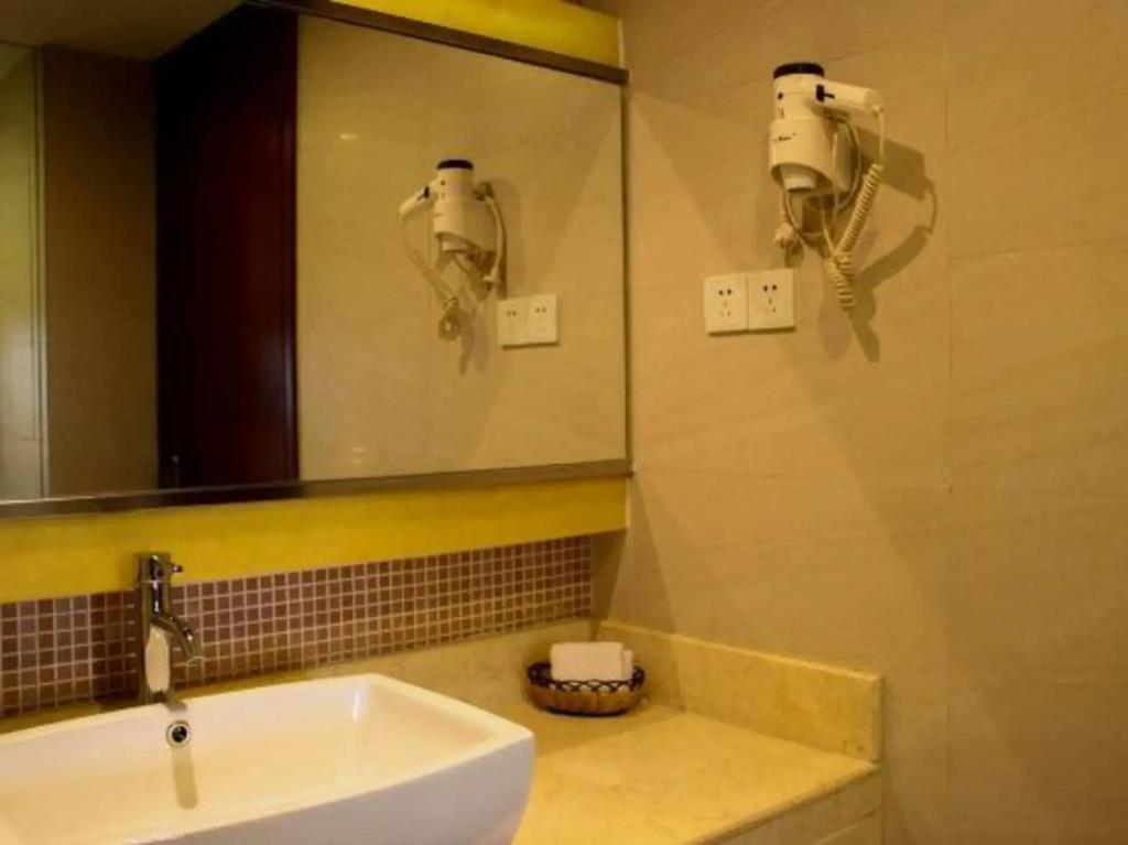 Guangzhou Asia Hotel 3*