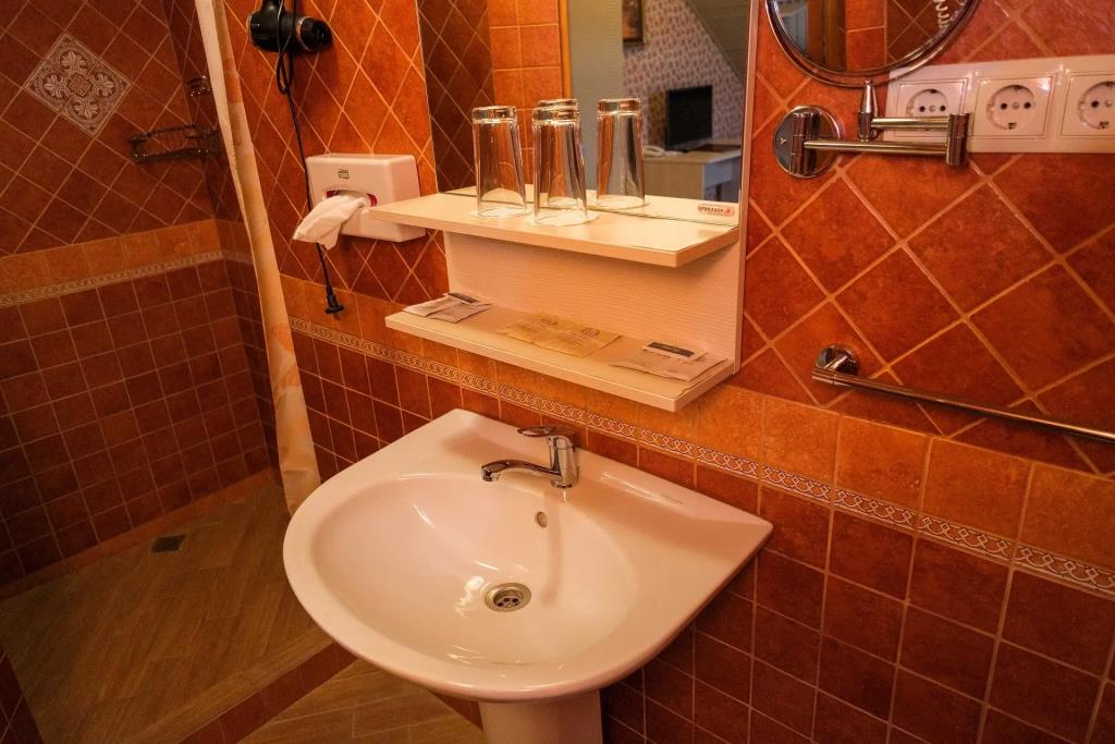 Barin Hotel 4*
