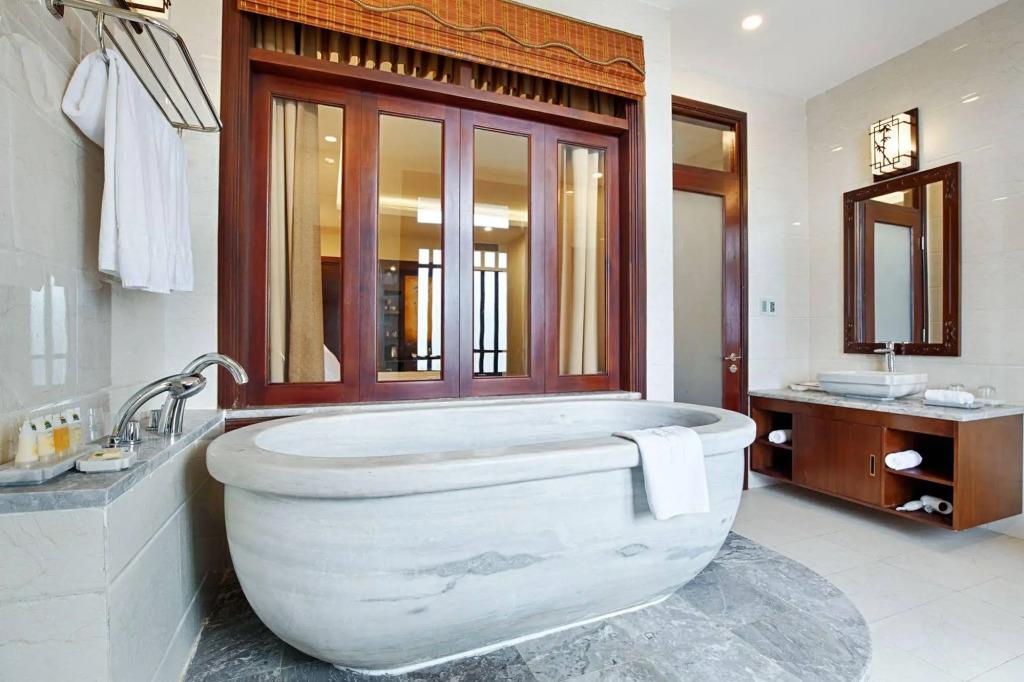 Nui Than Tai Ebisu Onsen Resort 3*