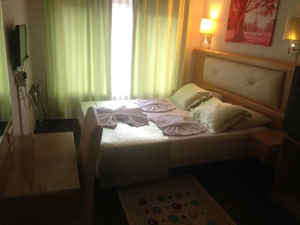 Yalcin Hotel 0*