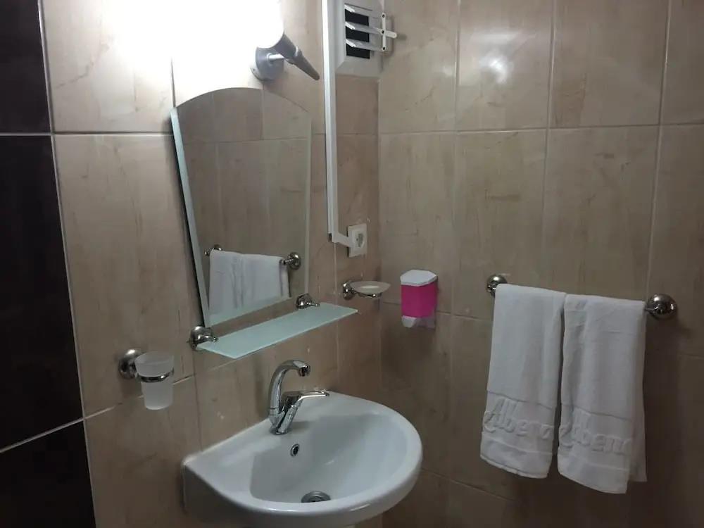 Yalcin Hotel 0*