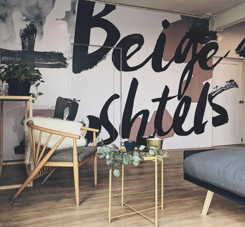 Beige Poshtels 2*
