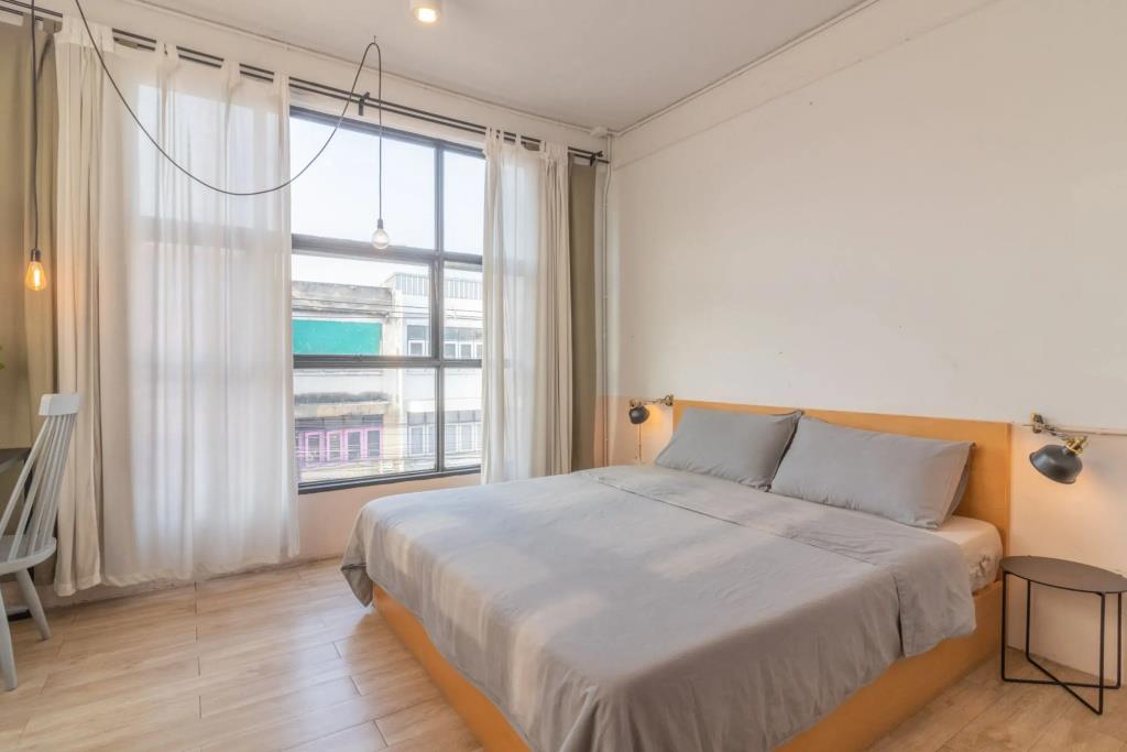 Beige Poshtels 2*