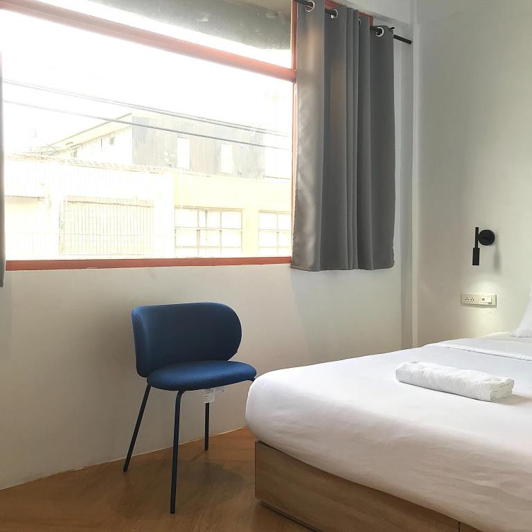 Beige Poshtels 2*