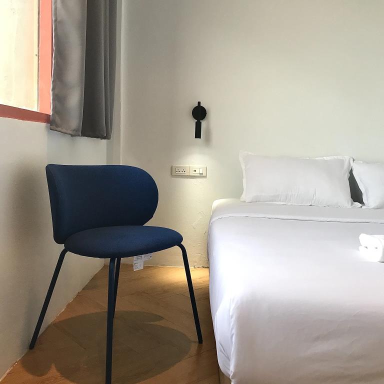 Beige Poshtels 2*