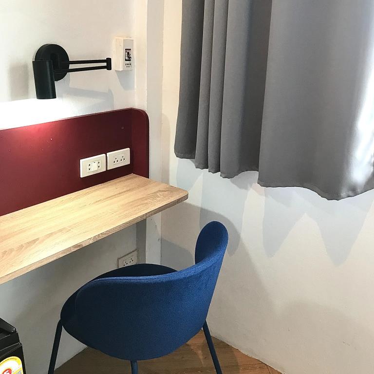 Beige Poshtels 2*