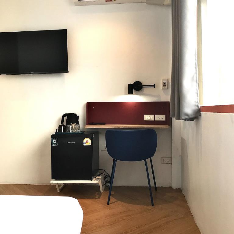 Beige Poshtels 2*