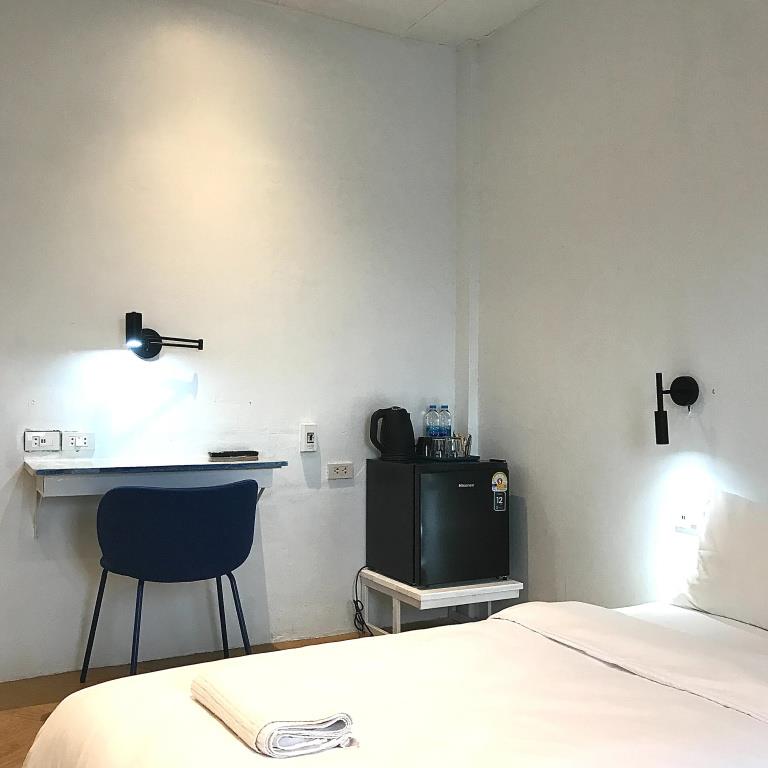 Beige Poshtels 2*