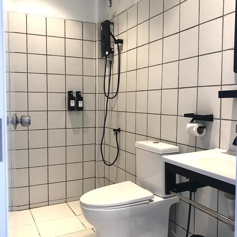 Beige Poshtels 2*