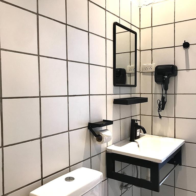 Beige Poshtels 2*