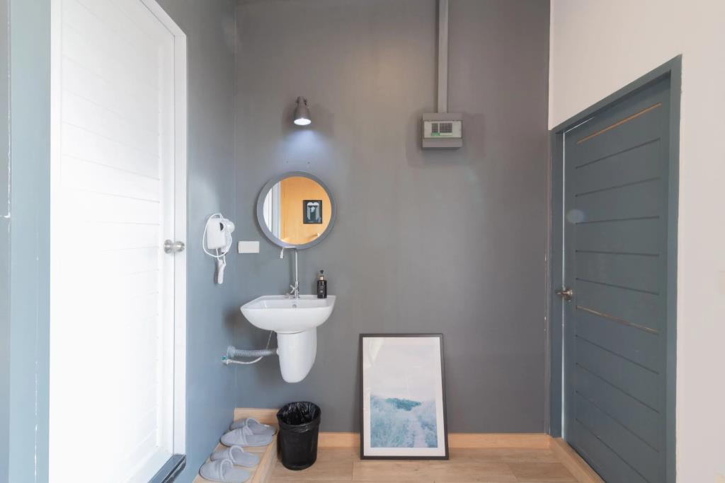 Beige Poshtels 2*