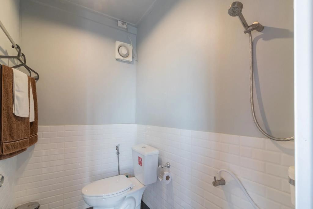 Beige Poshtels 2*