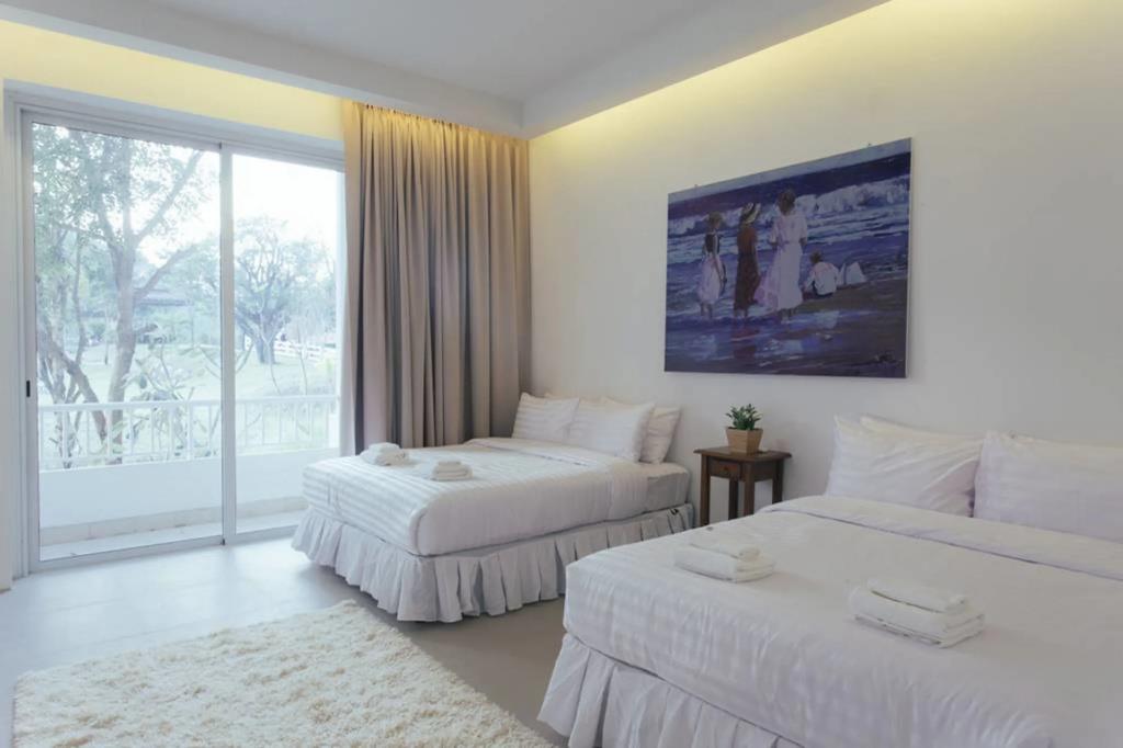 The Peak Residence 0*