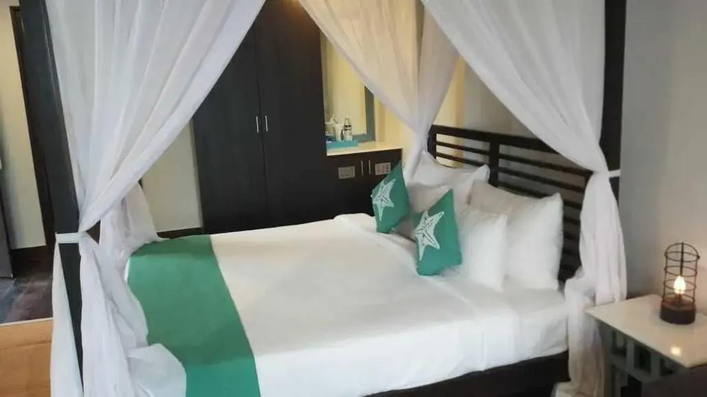 SinQ Beach Morjim 4*