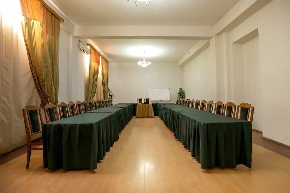 Leader Hotel 3*