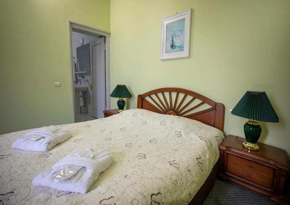 Leader Hotel 3*