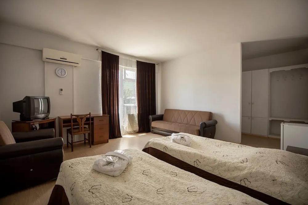 Leader Hotel 3*