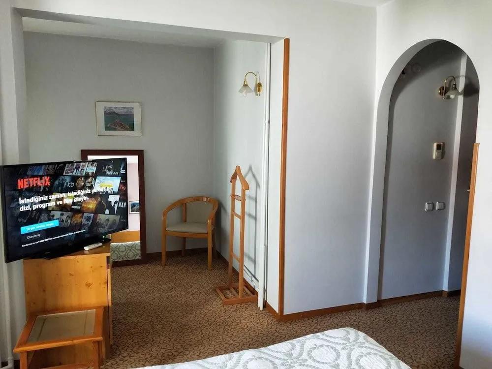 Onder Otel 3*