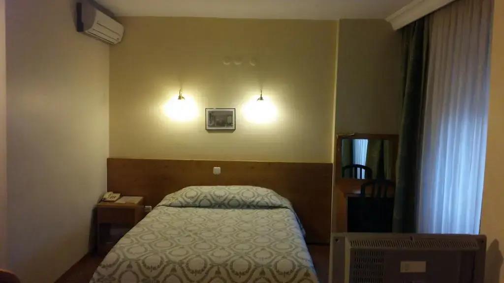 Onder Otel 3*