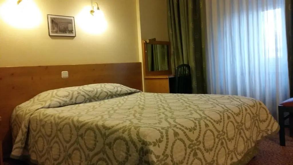 Onder Otel 3*