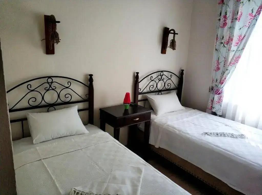 Adamarin Otel 3*