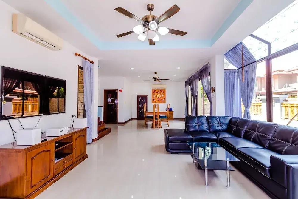3 Bedrooms Pool Villa Walk to Patong 0*