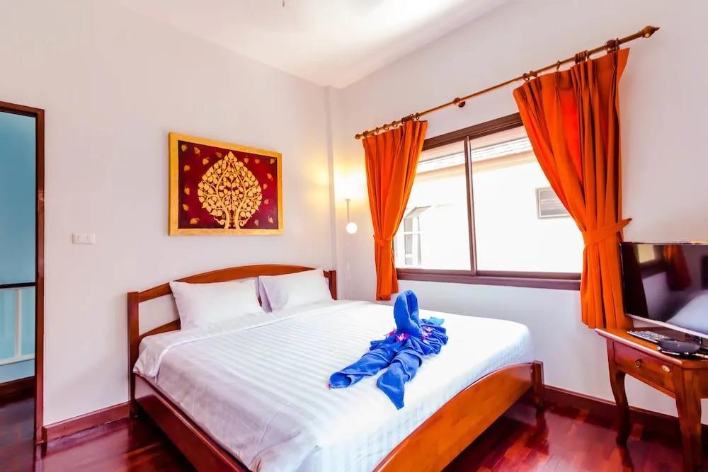 3 Bedrooms Pool Villa Walk to Patong 0*