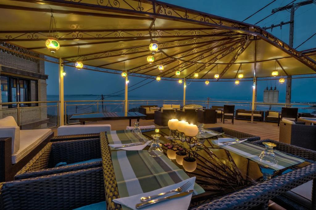 Diamond Suites 0*